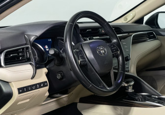 Подержанный автомобиль Toyota Camry Sedan 2020 года (13 фото)