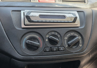 Подержанный автомобиль Mitsubishi Lancer Wagon 2005 года (13 фото)