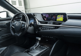 Подержанный автомобиль Lexus ES 2018 года (18 фото)