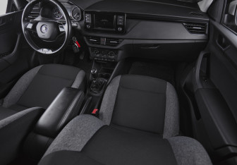 Подержанный автомобиль Skoda Rapid Liftback 2021 года (13 фото)