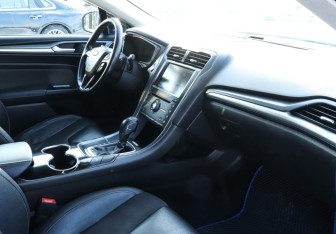 Подержанный автомобиль Ford Mondeo Sedan 2015 года (9 фото)