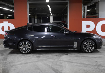 Подержанный автомобиль Kia Stinger 2018 года (4 фото)