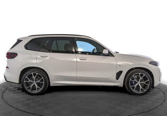 Новый BMW X5 2023 (4 фото)