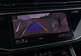 Подержанный автомобиль Audi Q8 2018 года (15 фото)