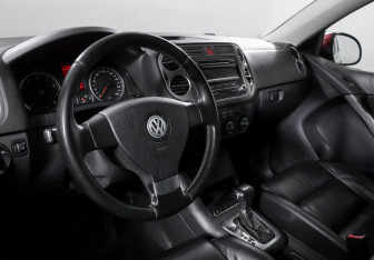 Подержанный автомобиль Volkswagen Tiguan 2009 года (14 фото)