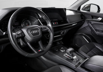 Подержанный автомобиль Audi Q5 2018 года (14 фото)