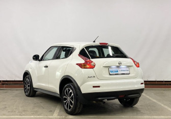 Подержанный автомобиль Nissan Juke 2014 года (7 фото)