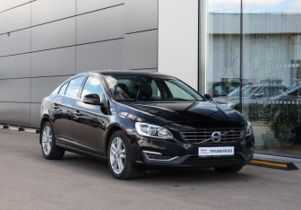 Подержанный автомобиль Volvo S60 2016 года (3 фото)