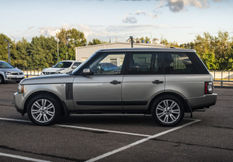 Подержанный автомобиль Land Rover Range Rover 2009 года (8 фото)