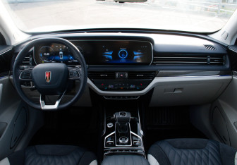 Подержанный автомобиль Hongqi HS5 2024 года (11 фото)
