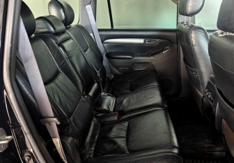 Подержанный автомобиль Toyota Land Cruiser Prado 2008 года (10 фото)