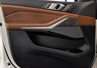 Подержанный автомобиль BMW X5 2018 года (19 фото)