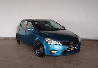 Подержанный автомобиль Kia Ceed Hatchback 2010 года (3 фото)