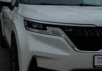 Подержанный автомобиль Kia Carnival 2021 года (20 фото)