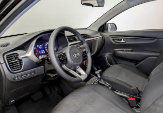 Подержанный автомобиль Kia Rio Hatchback 2021 года (14 фото)