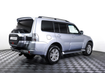 Подержанный автомобиль Mitsubishi Pajero 2015 года (5 фото)