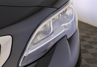 Подержанный автомобиль Peugeot Traveller 2018 года (11 фото)