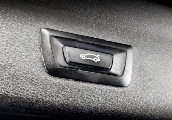 Подержанный автомобиль BMW X1 2017 года (25 фото)