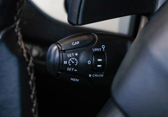 Подержанный автомобиль Peugeot Traveller 2018 года (29 фото)