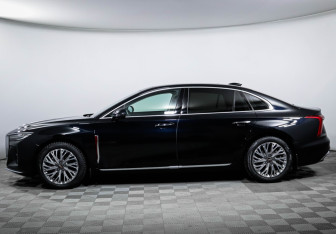 Подержанный автомобиль Hongqi H5 2024 года (8 фото)