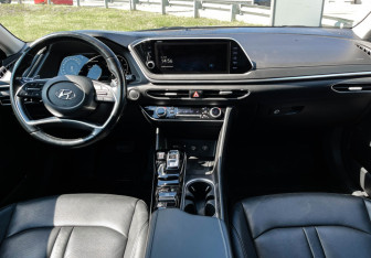 Подержанный автомобиль Hyundai Sonata 2020 года (12 фото)