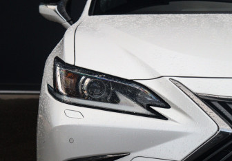 Подержанный автомобиль Lexus ES 2018 года (24 фото)