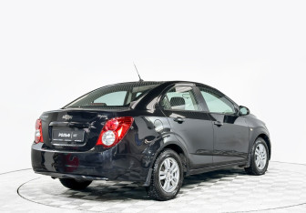 Подержанный автомобиль Chevrolet Aveo Sedan 2012 года (5 фото)