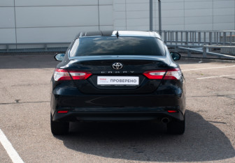 Подержанный автомобиль Toyota Camry Sedan 2018 года (6 фото)