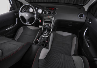 Подержанный автомобиль Peugeot 308 Hatchback 2011 года (20 фото)