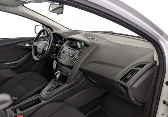 Подержанный автомобиль Ford Focus Hatchback 2017 года (13 фото)