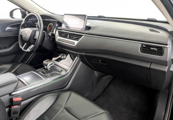 Подержанный автомобиль Hongqi H5 2022 года (11 фото)