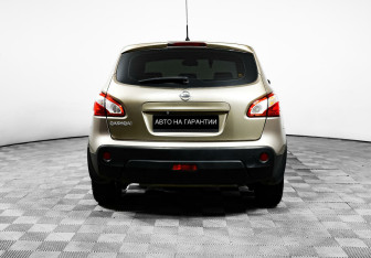 Подержанный автомобиль Nissan Qashqai 2012 года (6 фото)