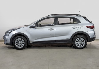 Подержанный автомобиль Kia Rio Hatchback 2021 года (8 фото)