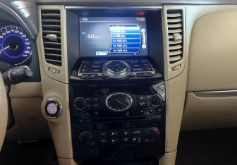 Подержанный автомобиль Infiniti QX70 2014 года (13 фото)