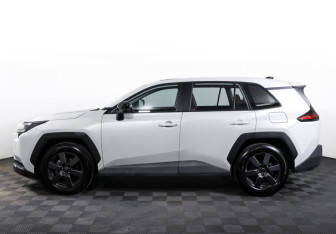 Подержанный автомобиль Toyota RAV4 2025 года (8 фото)