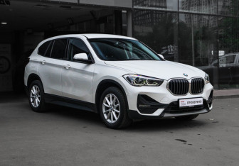 Подержанный автомобиль BMW X1 2020 года (3 фото)