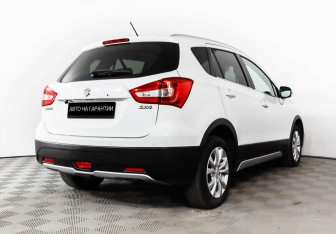 Подержанный автомобиль Suzuki SX4 Hatchback 2016 года (3 фото)