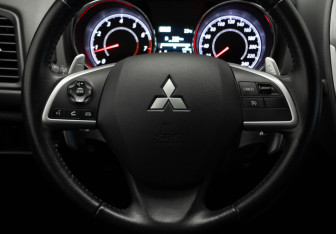 Подержанный автомобиль Mitsubishi ASX 2014 года (10 фото)