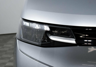 Подержанный автомобиль Volkswagen Multivan 2022 года (5 фото)