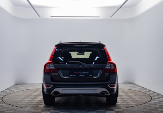 Подержанный автомобиль Volvo XC70 2012 года (4 фото)