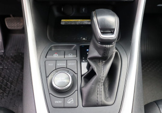 Подержанный автомобиль Toyota RAV4 2021 года (17 фото)