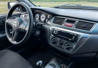 Подержанный автомобиль Mitsubishi Lancer Sedan 2007 года (9 фото)