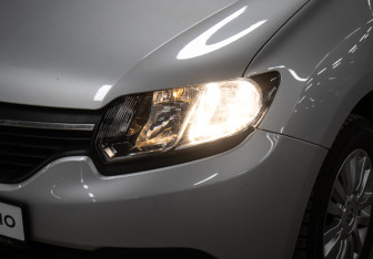 Подержанный автомобиль Renault Logan Sedan 2017 года (20 фото)