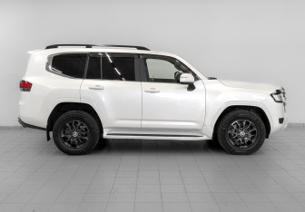 Подержанный автомобиль Toyota Land Cruiser Suv 2021 года (4 фото)