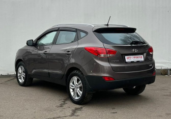 Подержанный автомобиль Hyundai ix35 2013 года (7 фото)