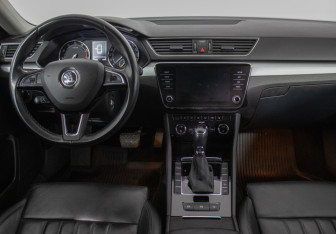 Подержанный автомобиль Skoda Superb Liftback 2017 года (13 фото)
