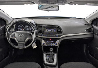 Подержанный автомобиль Hyundai Elantra Sedan 2017 года (14 фото)