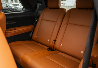 Подержанный автомобиль LiXiang L9 2023 года (15 фото)