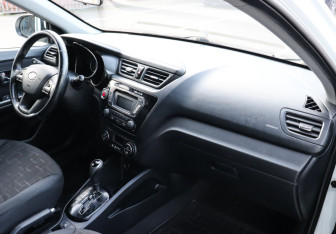 Подержанный автомобиль Kia Rio Sedan 2011 года (8 фото)