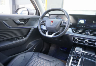 Подержанный автомобиль Hongqi HS5 2024 года (13 фото)